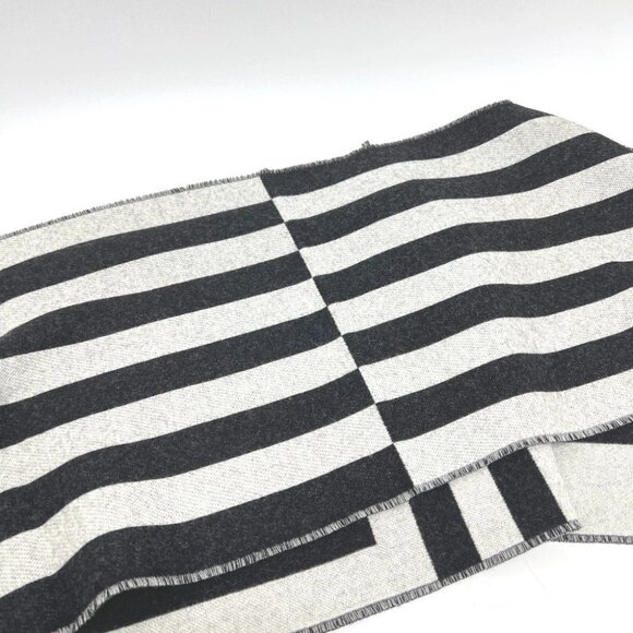 CHANEL CC Mark Bicolor Apparel accessories Scarf wool Black/White Unused - Picture 7 of 10